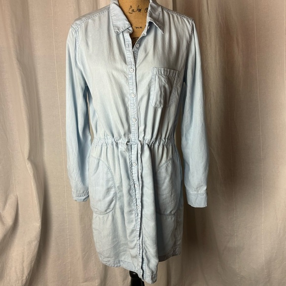 Athleta Stellar Shirt Dress Light Blue Indigo Chambray Size M Button Up 594664 - Picture 3 of 9